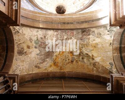 CATEDRAL DE SANTA MARIA Y SAN JULIAN O Catedral de Nuestra Señora de Gracia. Interno, Capilla de Nuestra Señora del Sagrario. CUPULA. DETALLLE DEL DETERIORO DE LAS PINTURAS. CUENCA, ESPAÑA. Foto Stock