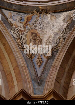 CATEDRAL DE SANTA MARIA Y SAN JULIAN O Catedral de Nuestra Señora de Gracia. Interno, Capilla de Nuestra Señora del Sagrario. CUPULA. DETALLLE DEL DETERIORO DE LAS PINTURAS. CUENCA, ESPAÑA. Foto Stock