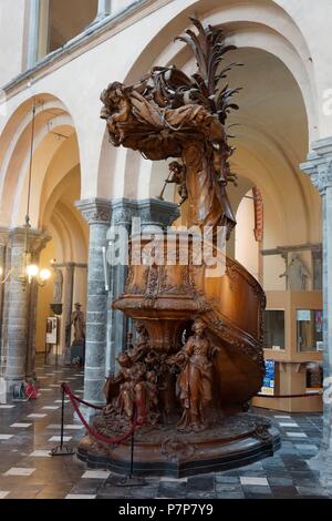 CATEDRAL DE NOTRE-DAME. Interno. TOURNAI, FRANCIA. Foto Stock
