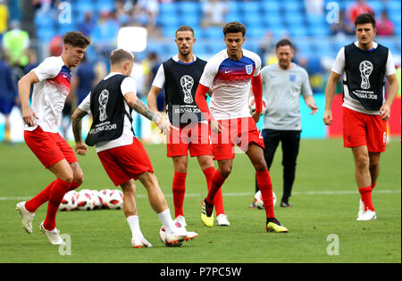 L'Inghilterra del dele Alli (centro) durante il warm-up prima della Coppa del Mondo FIFA, quarti di finale corrispondono a Samara Stadium. Foto Stock