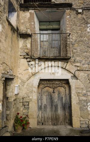 Santuario de origen romanico de Santa María de la Nuez , municipio de Bárcabo,Sobrarbe, Provincia de Huesca, Comunidad Autónoma de Aragón, cordillera de los Pirineos, Spagna, Europa. Foto Stock