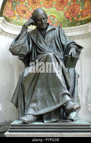 Inglese: Samuel Hahnemann Memorial - Scott Circle, Washington, DC, Stati Uniti d'America. Scultore: Charles Henry Niehaus (1855-1935). Questa illustrazione è in quanto l'artista morì più di 70 anni fa. 11 giugno 2015, 10:42:13 340 Samuel Hahnemann Memorial - Washington, DC - DSC05591 Foto Stock