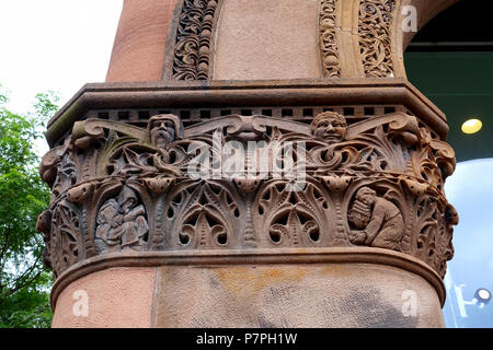 Inglese: Dettaglio - Cambridge biblioteca pubblica - Cambridge, Massachusetts, STATI UNITI D'AMERICA. Il 25 luglio 2015, 11:42:01 131 dettaglio - Cambridge biblioteca pubblica - Cambridge - DSC01620 Foto Stock