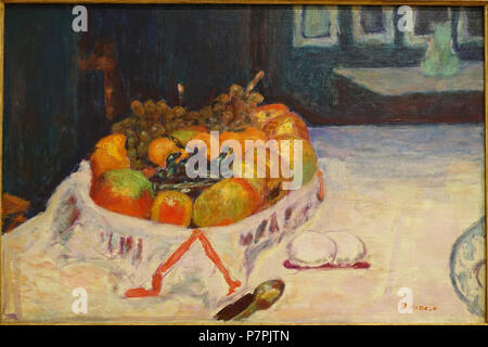 Inglese: presentano nel Fogg Art Museum, la Harvard University di Cambridge, Massachusetts, USA. Questa illustrazione è in quanto l'artista morì più di 70 anni fa. 11 aprile 2015, 10:22:49 204 interno con ancora la vita di frutta da Pierre Bonard, 1923, olio su tela - Fogg Art Museum, Harvard University - DSC00678 Foto Stock