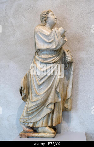 Inglese: presentano nel Fogg Art Museum, la Harvard University di Cambridge, Massachusetts, USA. Questa illustrazione è in quanto l'artista morì più di 70 anni fa. 11 aprile 2015, 11:15:06 22 Angelo da Arnolfo di Cambio, Italia, dalla facciata del Duomo di Firenze, c. 1294-1302, marmo - Fogg Art Museum, Harvard University - DSC00957 Foto Stock