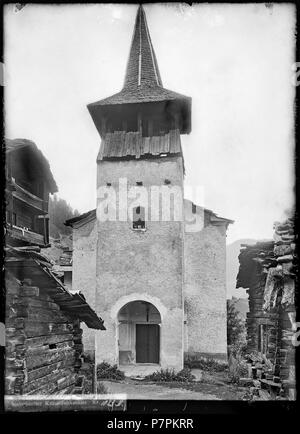 Grimentz, Eglise, vue partielle; Vue partielle du clocher et de l'entrée de l'église Saint Théodule. 1902 72 CH-NB - Grimentz, Eglise, vue partielle - Collezione Max van Berchem - EAD-7612 Foto Stock