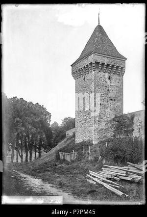 Romont (FR), Tour, vue partielle; Vue partielle d'une tour du mur d'enceinte de Romont, dans le canton de Fribourg. 1899 79 CH-NB - Romont (FR), Tour, vue partielle - Collezione Max van Berchem - EAD-8766 Foto Stock