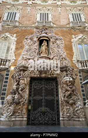 Esterno del Marques de Dos Aguas, palazzo del XVIII secolo con marmo bianco stile Churrigeresco che alloggia il Gonzalez Marti museo della ceramica Foto Stock