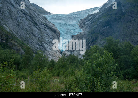 Il riscaldamento globale sul Ghiacciaio Briksdal ghiacciaio Briksdalbreen Foto Stock