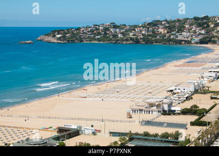 Vista la mattina di Gaeta spiaggia sul Mar Tirreno, Lazio Foto Stock