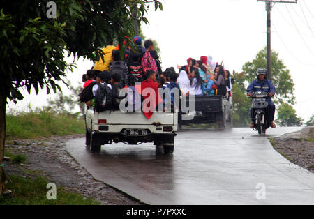 Bambini da carrello a Bandung, Indonesia. Foto Stock