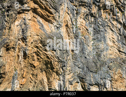 Modelli su rockface in Albania Foto Stock