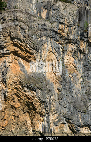 Modelli su rockface in Albania Foto Stock