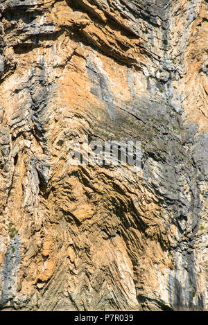 Modelli su rockface in Albania Foto Stock