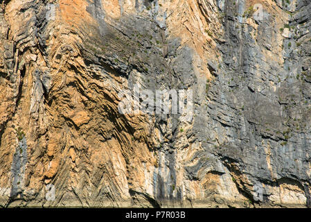 Modelli su rockface in Albania Foto Stock