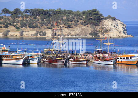 Noleggio barche ormeggiate nel porto di Kusadasi, Aydin Provincia, Turchia, Peter Grant Foto Stock