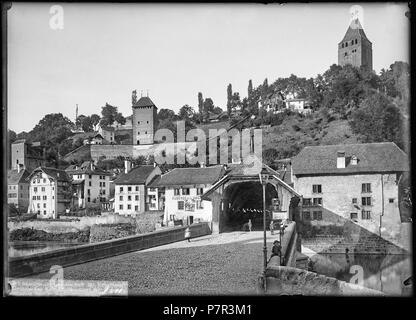 Friburgo, vue partielle; Vue partielle de la ville : le pont de Berne, la tour des chats et la tour rouge. Settembre 1899 71 CH-NB - Friburgo, vue partielle - Collezione Max van Berchem - EAD-6825 Foto Stock