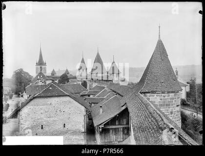 Morat, Mur d'enceinte, vue partielle; Vue partielle du Haut des murs d'enceinte de la ville de Morat (Morat) ainsi que des allasua des Maisons avoisinantes, dans le chanton de Fribourg. 1907 75 CH-NB - Morat, Mur d'enceinte, vue partielle - Collezione Max van Berchem - EAD-9451 Foto Stock