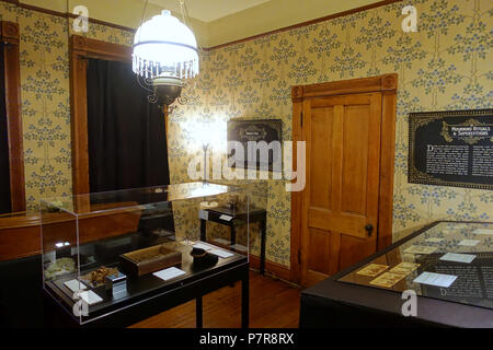 Inglese: vista dell'interno del O. Henry Museum - Austin, Texas, Stati Uniti d'America. Tutti gli elementi sono abbastanza vecchio in modo che essi sono in . 19 Novembre 2015 15:00:14 301 Parlour - O. Henry Museum - Austin, Texas - DSC09258 Foto Stock