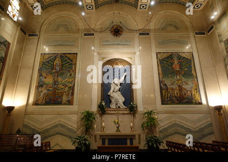 Inglese: Cappella della Madonna, mosaici di Thomas LaFarge (1904-1943). Cattedrale di San Matteo apostolo - 1725 Rhode Island Ave NW, Washington, DC, Stati Uniti d'America. Principal Architect: Christopher Grant LaFarge (1862-1938). Principal artist per mosaici e dipinti murali: Edwin H. Blashfield (1848-1936). 2 febbraio 2017, 09:55:26 297 Cappella della Madonna, mosaici di Thomas LaFarge - Cattedrale di San Matteo apostolo - Washington, DC - DSC07737 Foto Stock