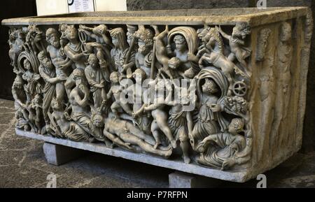 Sarcofagos con la creazione di mankid di Prometeo. Il marmo bianco da Pozzuoli, Italia. Iv secolo D.C. Museo Archeologico Nazionale di Napoli. L'Italia. Foto Stock