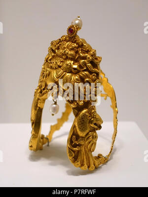 Inglese: presentano nel Museo delle Arti di Dallas Dallas, Texas, Stati Uniti d'America. 7 maggio 2017, 16:45:22 26 Braccio bracciale, India, 1800s annuncio, oro, perle, rubino - Museo dell'Arte di Dallas - DSC04947 Foto Stock