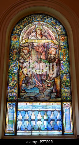 Inglese: Tiffany vetrata di Arlington Street Chiesa, 351-355 Boylston Street, Boston, Massachusetts, USA. 8 luglio 2017, 13:51:16 2 11 Beati i puri di cuore, Eustis Memorial Studio, novembre 1906, Tiffany Studios - Arlington Street Chiesa - Boston, Massachusetts - DSC07006 Foto Stock