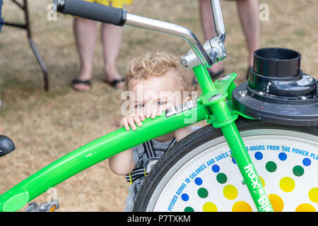 Cheshire, Regno Unito. Il 7 luglio 2018. hanno tenuto la loro undicesima fete sul campo eventi dove centinaia di persone braved la canicola e si è divertita Credito: John Hopkins/Alamy Live News Foto Stock