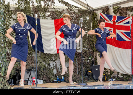 Kidderminster, Regno Unito. 7 Luglio, 2018. Un viaggio indietro nel tempo continua a Severn Valley Railway come tutti coinvolti ruotare l'orologio indietro al 1940s. Gli ospiti e il personale estrarre tutte le fermate per garantire un realistico il tempo di guerra la Gran Bretagna è vissuta da tutti su questo patrimonio della linea ferroviaria. Credito: Lee Hudson/Alamy Live News Foto Stock