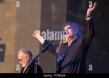 Hyde Park, Regno Unito. 7h luglio 2018, l'indurimento del rivestimento del padiglione estivo britannico tempo festeggiano il loro quarantesimo anniversario, dotate di Robert Smith, Simon Gallup, Roger O'Donnell UK.Hyde Park di Londra. © / Alamy Live News Foto Stock