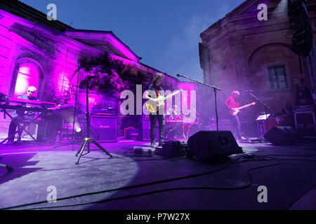 Monforte d'Alba, Italia. Il 7 luglio 2018. British chitarrista Steve Hackett e la sua band esegue durante il suo concerto a MonfortInJazz festival. MLBARIONA/Alamy Live News Foto Stock