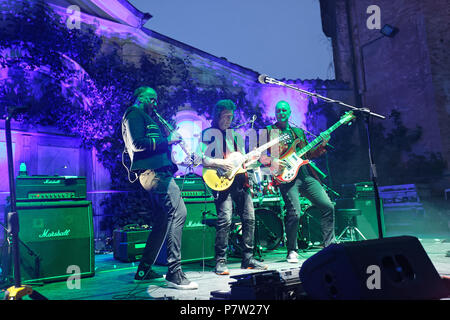 Monforte d'Alba, Italia. Il 7 luglio 2018. British chitarrista Steve Hackett e la sua band esegue durante il suo concerto a MonfortInJazz festival. MLBARIONA/Alamy Live News Foto Stock