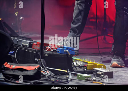 Monforte d'Alba, Italia. Il 7 luglio 2018. British chitarrista Steve Hackett e la sua band esegue durante il suo concerto a MonfortInJazz festival. MLBARIONA/Alamy Live News Foto Stock