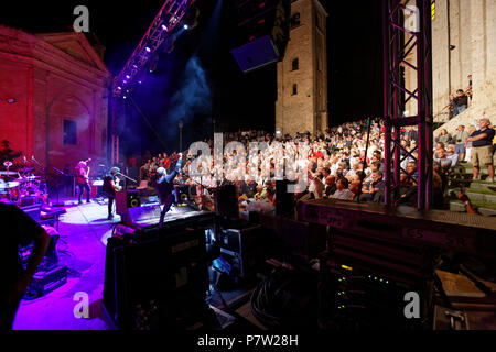 Monforte d'Alba, Italia. Il 7 luglio 2018. British chitarrista Steve Hackett e la sua band esegue durante il suo concerto a MonfortInJazz festival. MLBARIONA/Alamy Live News Foto Stock