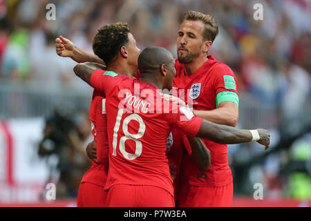 Mosca, Russia. 07 Luglio, 2018. Il dele Alli, Ashley giovani, Harry Kane SVEZIA V INGHILTERRA SVEZIA V INGHILTERRA, 2018 FIFA WORLD CUP RUSSIA 07 luglio 2018 GBC9452 2018 FIFA World Cup Russia Stadio Spartak Mosca rigorosamente solo uso editoriale. Se il giocatore/i giocatori raffigurata in questa immagine è/sono la riproduzione per un Club Inglese o l'Inghilterra per la squadra nazionale. Quindi questa immagine può essere utilizzata solo per scopi editoriali. Uso non commerciale. Credito: Allstar Picture Library/Alamy Live News Foto Stock