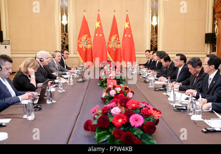 Sofia, Bulgaria. 7 Luglio, 2018. Il premier cinese LI Keqiang si incontra con il suo omologo di Montenegro, Dusko Markovic, a Sofia, Bulgaria, Luglio 7, 2018. Credito: Ding Hai-tao/Xinhua/Alamy Live News Foto Stock