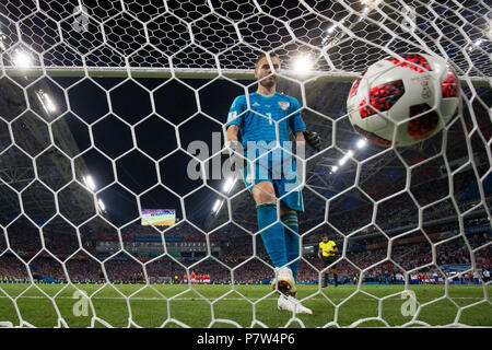 Sochi, Russia. 07 Luglio, 2018. Calcio: Coppa del Mondo FIFA, Quarti di Finale: Russia vs Croazia Sochi Stadium. La Russia è il portiere Igor Akinfeev durante i tiri di rigore. Credito: Christian Charisius/dpa/Alamy Live News Foto Stock