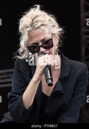 South Tyneside Festival, Bents Park, South Shields, Regno Unito, domenica 08 luglio 2018. Pixie Lott rivestimento padiglione Sud Festival Tynesdie Credito: Tracy Daniel/Alamy Live News Foto Stock