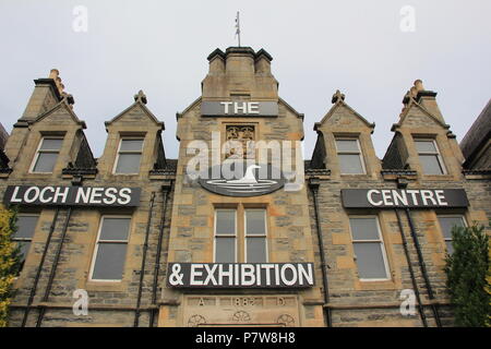 Drumnadrochit Regno Unito. Il 26 giugno, 2018. Il Loch Ness nel centro del villaggio scozzese di Drumnadrochit. Credito: Silvia Kusidlo/dpa/Alamy Live News Foto Stock