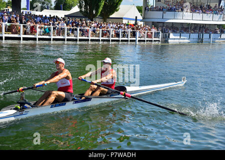 Henley-on-Thames, Regno Unito. 08 Luglio, 2018. In calici d'argento i campioni olimpici nel doppio skiff Martin e Valent Sinkovic dalla Croazia sono stati guidati alla barriera da Watts e Widdicombe di Georgina speranza Rinehart National Training Centre, Australia. Tuttavia i fratelli Sinkovic remato attraverso la Aussies infine vincere con un verdetto facilmente e rompere il record del percorso da due secondi. Questo record è stato precedentemente detenute da Redgrave e Pinsent, e Reed e Triggs Hodge ha. Credit Wendy Johnson/Alamy Live News Foto Stock