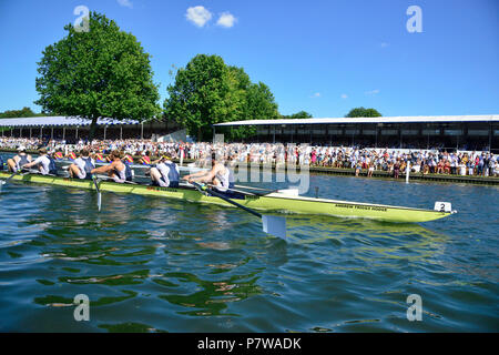 Henley-on-Thames, Regno Unito. 08 Luglio, 2018. Il Grand Challenge Cup Mens 8. .Georgina speranza Rinehart National Training Centre Australia battere Clubul Sportiv dinamo, Bucuresti e Clubul Sportiv al Armatei Steaua Bucuresti, Romania da 3/4 di lunghezza. L Australia ha stabilito un nuovo record sul percorso di 5:53 minuti e sono il miglior equipaggio per sempre la fila Henley corso.Credit Wendy Johnson/Alamy Live News Foto Stock