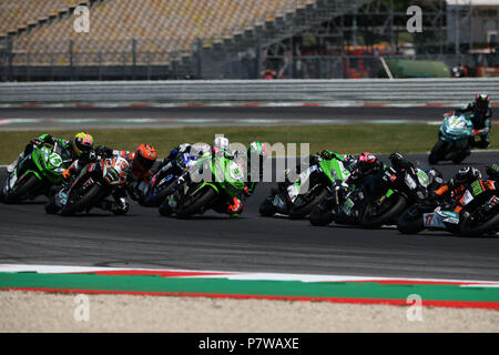 Misano, Italia. 8 Luglio, 2018. SSP 300 gara durante il Motul FIM Superbike Championship - Round italiano gara domenica durante il Campionato del Mondo Superbike - Circuito PIRELLI Riviera di Rimini Round, 6 - 8 luglio 2018 sul circuito di Misano, Italia. Credito: Fabio Averna/Alamy Live News Foto Stock