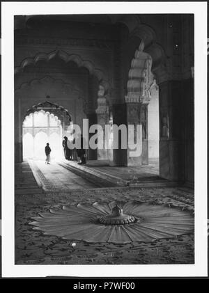 Britisch-Indien, Delhi: Red Fort (Lal Qila); Ein Marmorbrunnen in forma einer Lotusblüte. Dal 1939 fino al 1940 68 CH-NB - Britisch-Indien, Delhi- fort rosso (Lal Qila) - Annemarie Schwarzenbach - SLA-Schwarzenbach-UN-5-22-069 Foto Stock