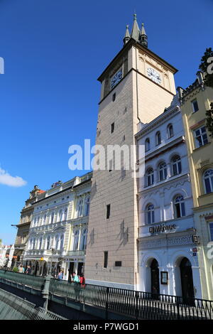 Ristoranti e bar su Novotného Lávka, Staré Město (Città Vecchia), Praga Cechia (Repubblica Ceca), Europa Foto Stock