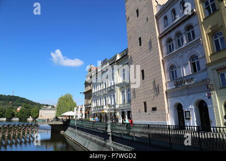 Ristoranti e bar su Novotného Lávka, Staré Město (Città Vecchia), Praga Cechia (Repubblica Ceca), Europa Foto Stock