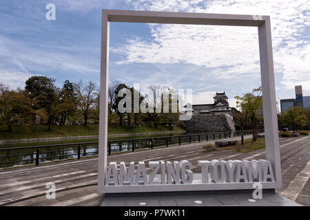 Il castello di Toyama e il cielo Foto Stock