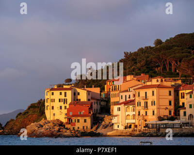 I pescatori trimestri del Cotone, porto, Marciana Marina, Isola d'Elba, Regione Toscana, Provincia di Livorno, Italia, Europa Foto Stock