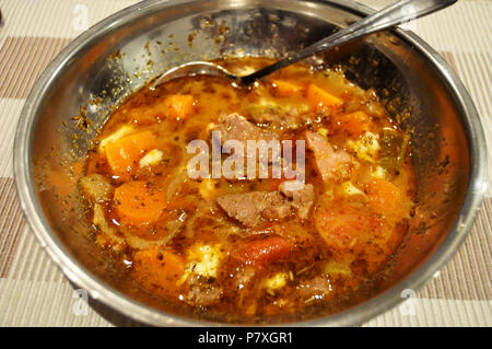 I thailandesi preparano e creativa cucina fusion in camera con cucina a Perth, Australia Foto Stock