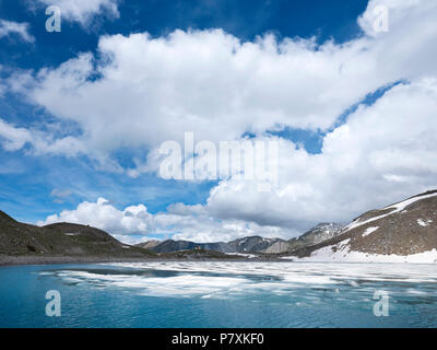 Piccolo st anne lago nel parco naturale du Queyras nei pressi di ceillac nelle Alpi francesi Foto Stock