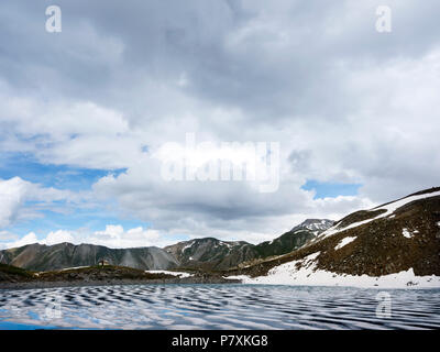 Piccolo st anne lago nel parco naturale du Queyras nei pressi di ceillac nelle Alpi francesi Foto Stock